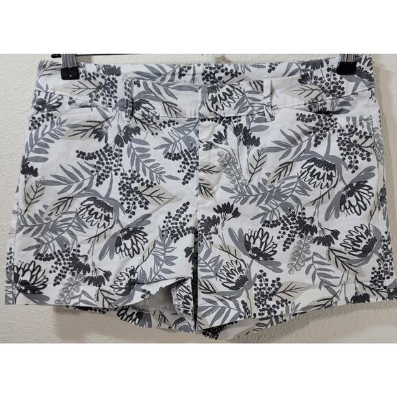 Old Navy White Gray Leaf Print Chino Shorts 10 Flat Front Lightweight Soft - Picture 1 of 5